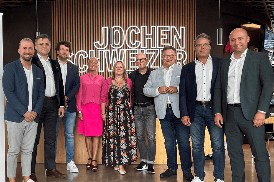 jochenschw 900x600